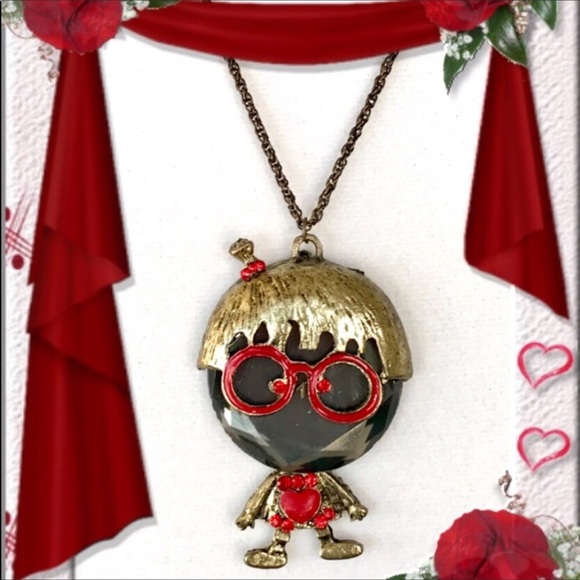 🌺🌴🌺 NWOT:  LITTLE GIRL IN RED PENDANT 🌺🌴🌺 - Picture 2 of 5